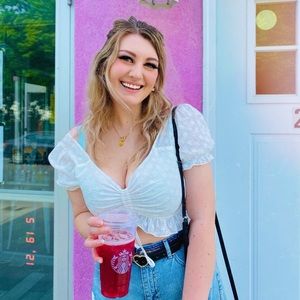 Meet your Posher, Lauren